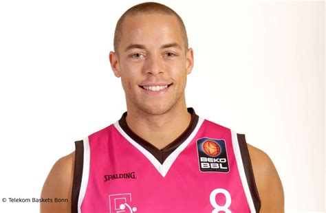 bachelor andrej mangold steht  den startloechern bbl profis