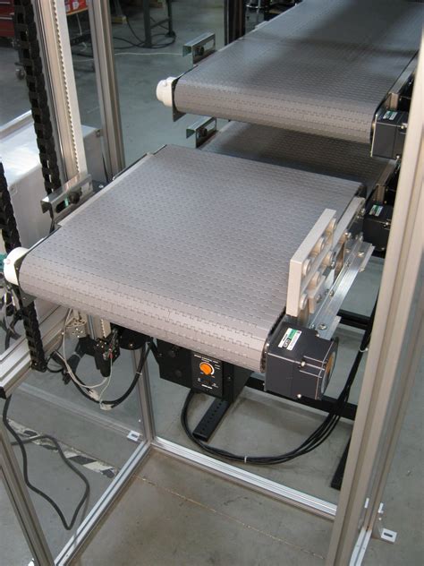 vertical lift conveyor offered  dynamic conveyor