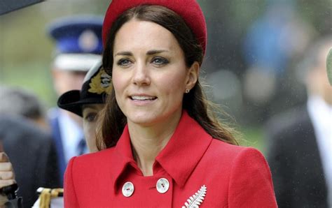 royal tour 2014 we ask what s in kate middleton s suitcase metro news