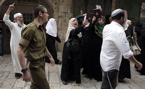 Israel Outlaws Muslim Civilian Guards At Jerusalem’s Al Aqsa Mosque