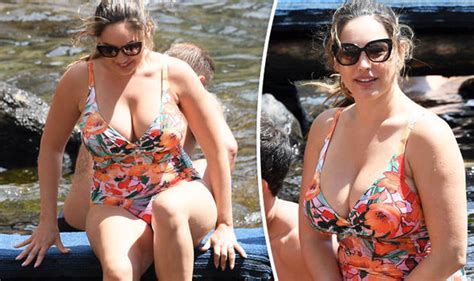 Kelly Brook Puts On Sizzling Display As She Flaunts Major Cleavage In