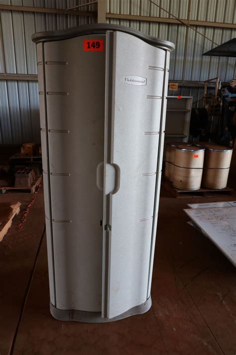tall rubbermaid storage cabinet approx   ft tall oahu auctions