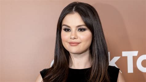 Selena Gomez Wore Double French Knots The Best Hairstyle For Bad Hair