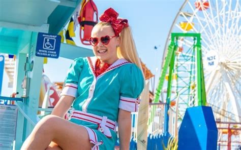jojo siwa disables instagram comments youtuber reads bullying msgs