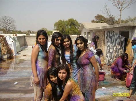 xxx art high desi indian sexy girls celebrating holi festival with wet