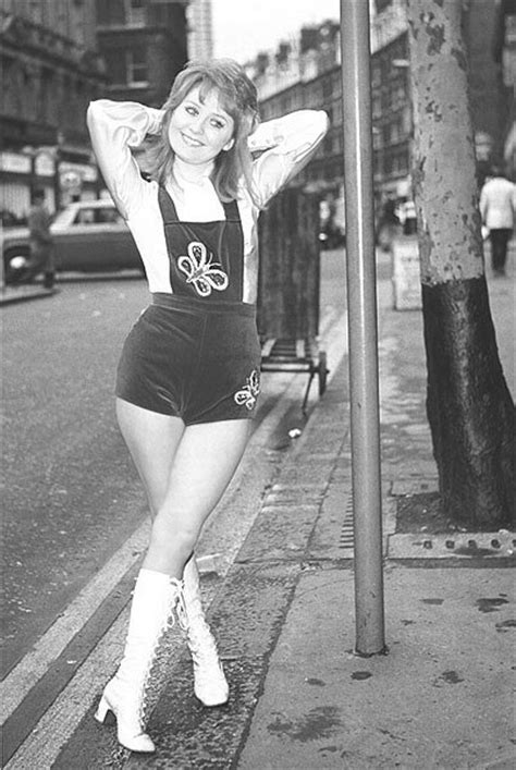 Hot Pants 1970 • Short Shorts Girls Years 70s Vintage Fashion Pictures