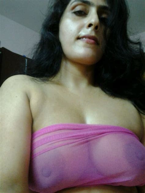 indian girls cleavage boobs