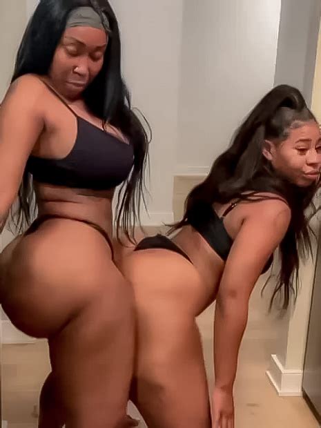Ebony Shorty Twerking And Spreading Her Ass Shesfreaky