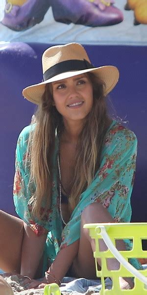 Jessica Alba Shows Us How To Rock One Hat Three Looks
