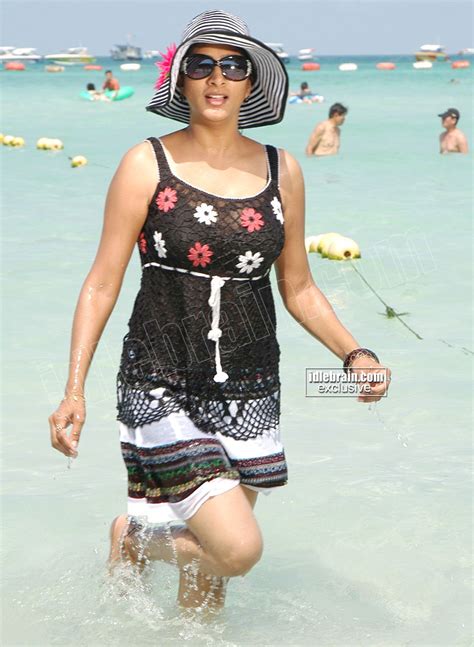 welcome to tollyfanz surekha vani on beach hot stills