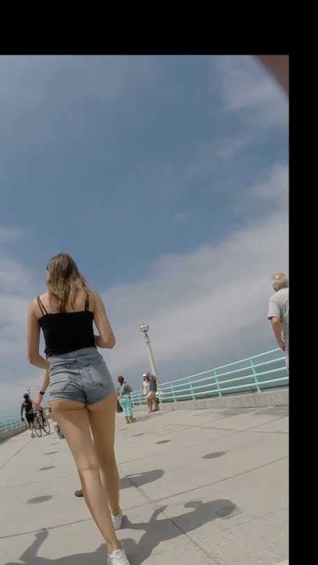 Stunning Ass Teen In Shorts Candid Pictures 2 Sexy Candid Girls