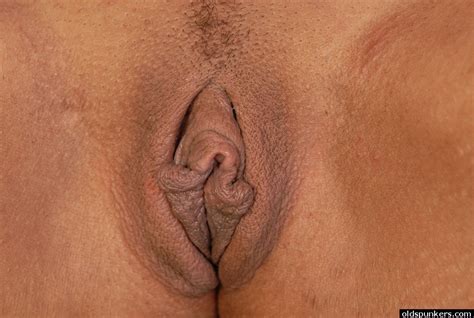 sara big tits mature black babe 1 for older porn lovers