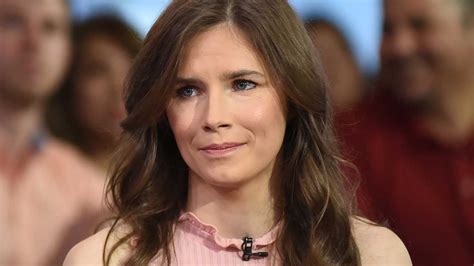 amanda knox returns to italy for first time since
