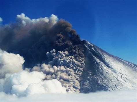 alaska volcano eruption disrupts flights business insider