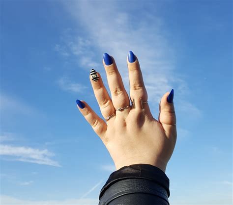 Queer Women Who Love Fake Nails Exist And Yes You Can Still Have Sex With Us
