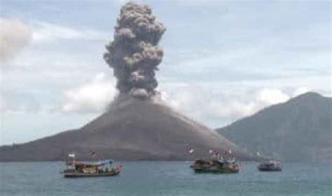 wow gunung anak krakatau meletus 576 kali tribun maluku berita maluku terkini