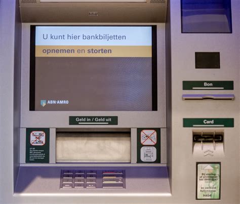 grootste bankroof ooit hackers lieten pinautomaten geld spuwen