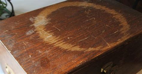 une tache degagee comment nettoyer meuble en bois bois nettoyage du bois
