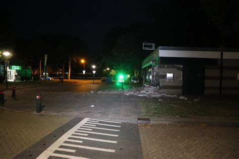enorme ravage na plofkraak abn amro geldautomaat doctor ringersstraat waalwijk