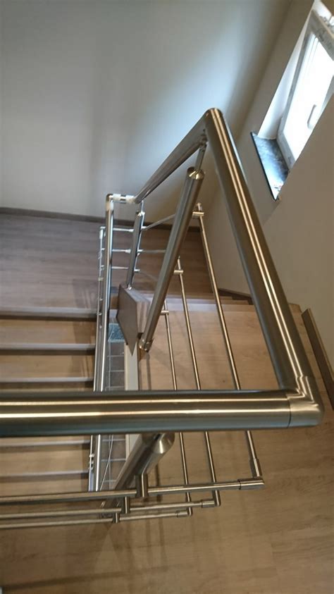 rvs balustrade met traphekje uit een stuk door gebruik van flexibele onderdelen steel stairs