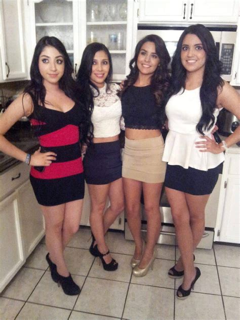 mexican 🇲🇽mom and her 2 daughters and niece🔥🔥 who is