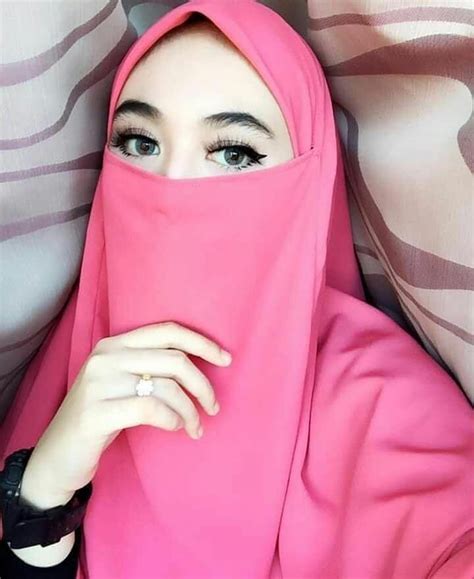 pink hijab girl