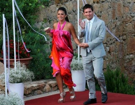 Nadud Le Lionel Messi And His Wife Antonella Roccuzzo