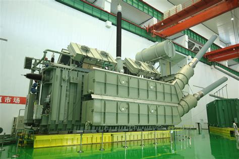 中国首台一次试验合格的正负800千伏特高压直流变压器研制成功