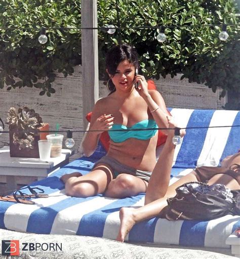 selena gomez bathing suit with open up gams zb porn