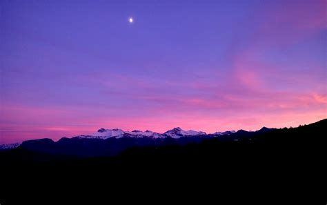 무료 이미지 수평선 구름 해돋이 일몰 새벽 분위기 황혼 저녁 잔광 산악 지형 아침에 붉은 하늘