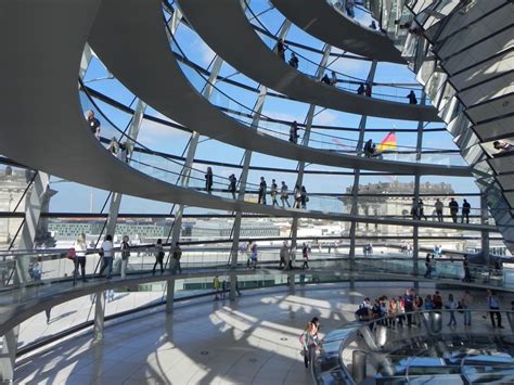 guided  government district   reichstag building berlinde