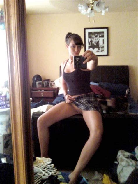 amateur girl who likes spread her legs every day 8 pics