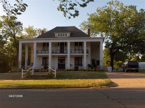 guthrie ok picture of historical southern colonial style house photo picture image