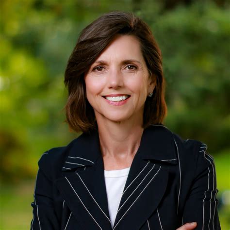 lessons  leadership   ge vice chair beth comstock