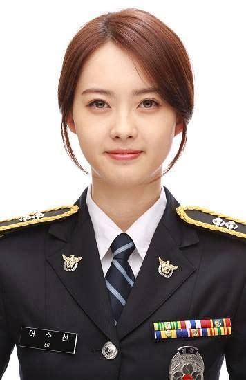 policewoman female soldier army women military women