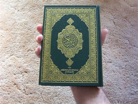 holy quran   photo  freeimages