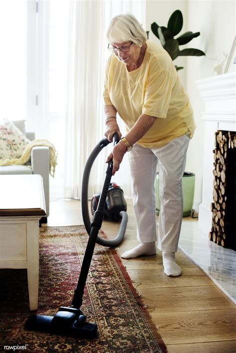 senior woman vacuuming  carpet premium image  rawpixelcom aspirateur moquette