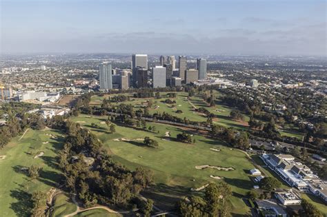 la country clubs     share  paying
