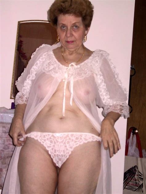 very old granny seducing and posing at mature sex pictures