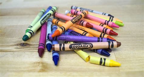 crayon organizer hacks youll      stlmotherhood