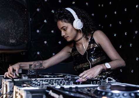 great mixes  female djs   rise dj academy