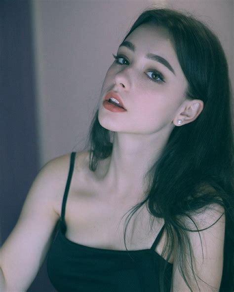19 year old russian beauty shares makeup secrets on youtube funfeed