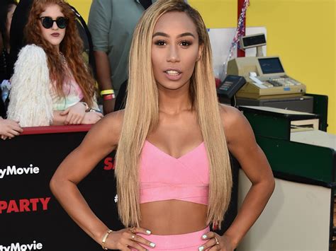 Eva Gutowski Youtube Star Comes Out As Bisexual The Independent