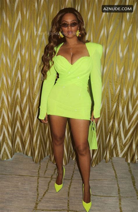 beyonce sexy shows off her hot body in a green dress posing in a
