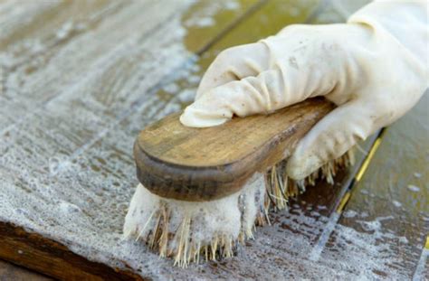 astuces geniales pour nettoyer detacher  proteger les meubles en bois brut astuces de