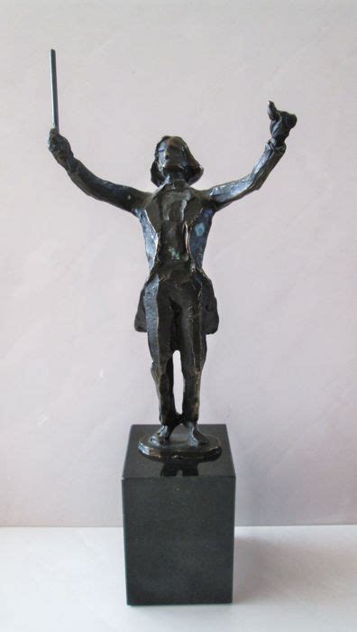 bronzen beeldje van dirigent op marmeren voet catawiki