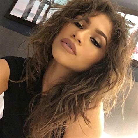 This Is How Zendaya Maintains Her Naturally Curly Hair