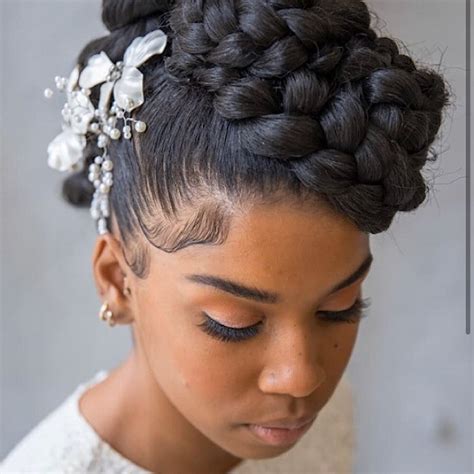20 Gorgeous Natural Hairstyles For A Wedding