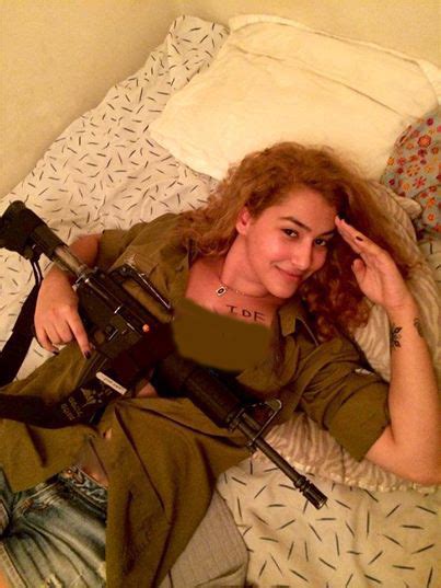 دختران برهنه عامل افزایش روحیه سربازان اسرائیلی تصاویر مجله