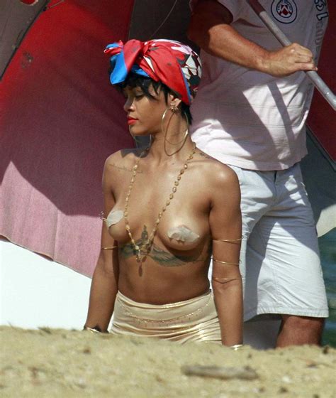 rihanna topless paparazzi pics see her nude tits and nipple slips pichunter